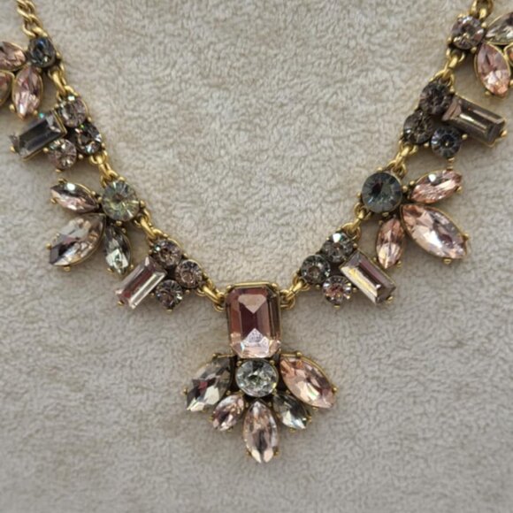 J Crew Gorgeous Pink Gray Crystal Gold Tone Statement Necklace NWT! NEW! - Picture 2 of 9
